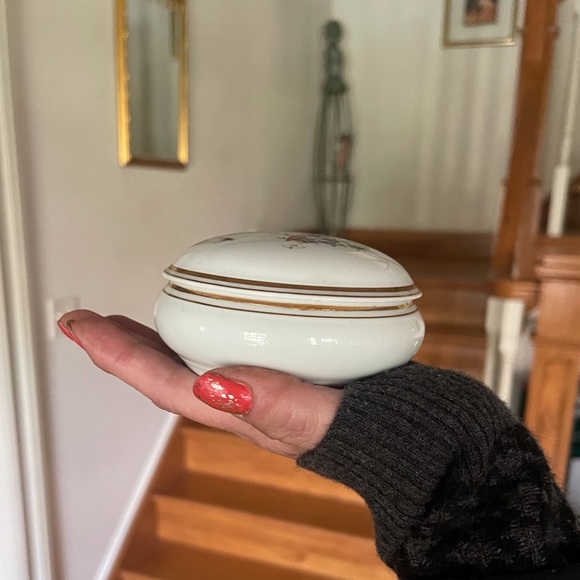 Princess & Gnome Limoges trinket box - Picture 7 of 15